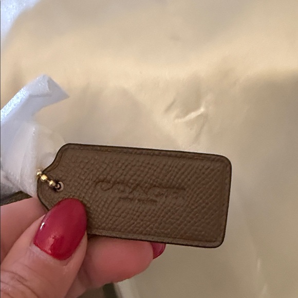 🤎Coach NWT Dark Sand Stone Logan Duffle Bag with Crossbody Strap &Gold Hardware - Picture 7 of 9